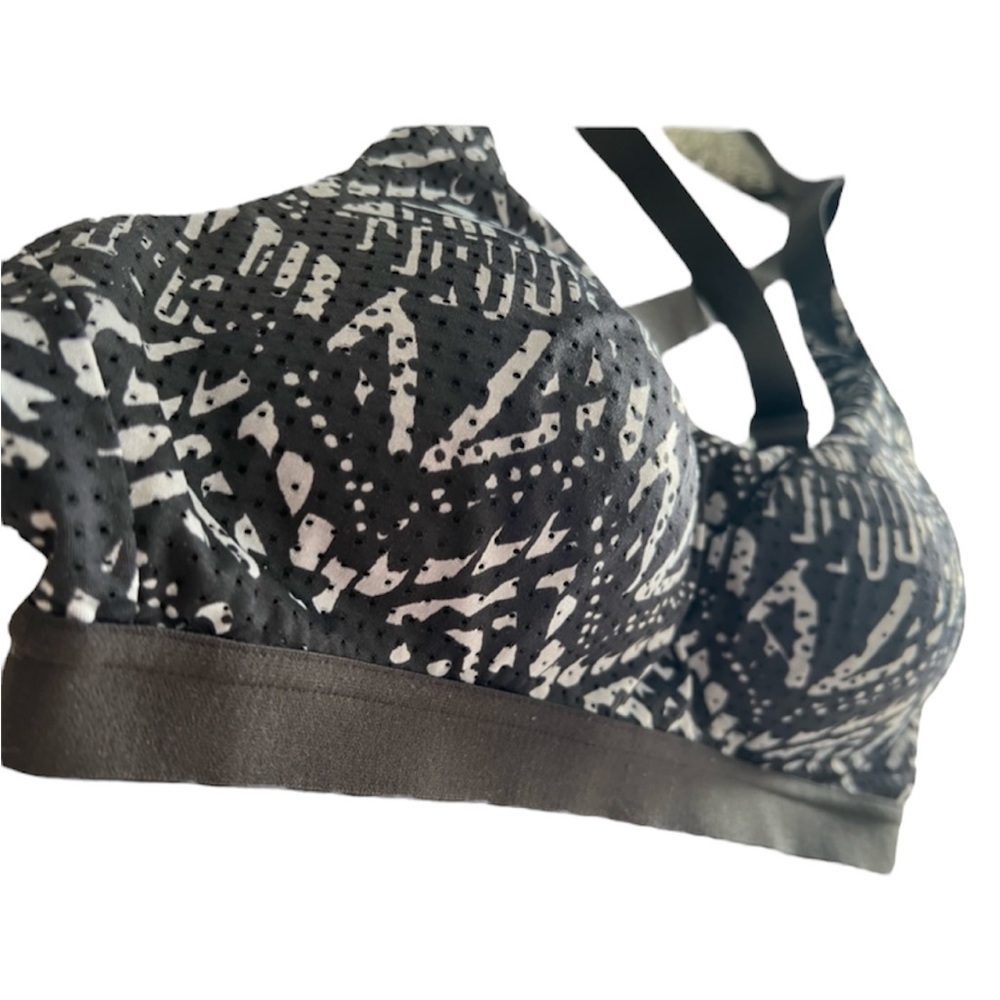 NWOT Victoria’s Secret 32C sports bra padded adjustable straps